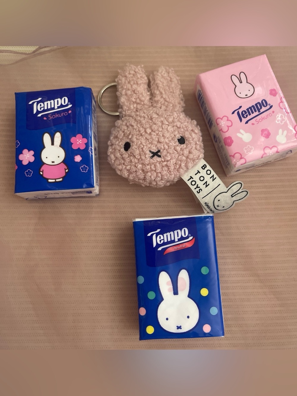 Authentic Miffy keychain &Tempo Sakura scent Miffy  tissue bundle